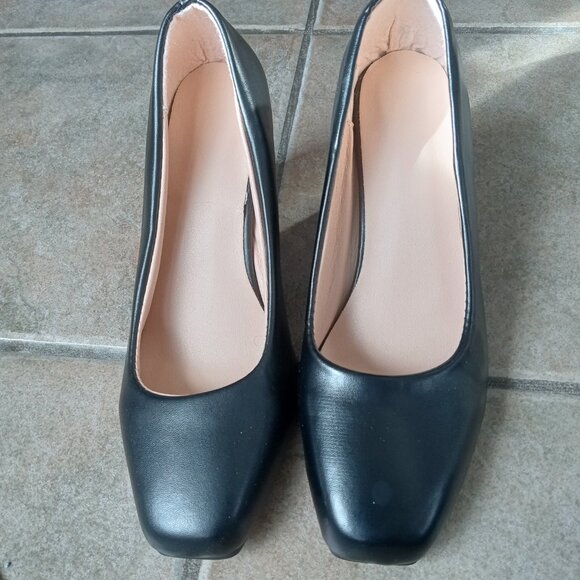 Shoes - Picture 3 of 4